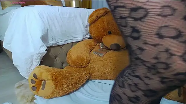 GoldenCaroline online show from March 14, 6:58 pm