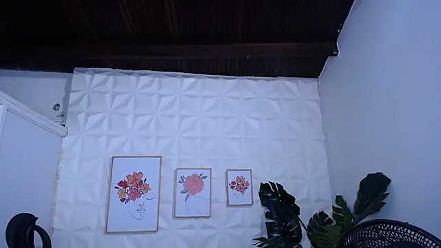 Snapshot of Valentinaa_mature chatting on February 19, 8:06 pm Valentinaa mature online show from February 19, 8:06 pm