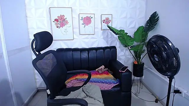 Valentinaa mature online show from November 6, 11:31 pm