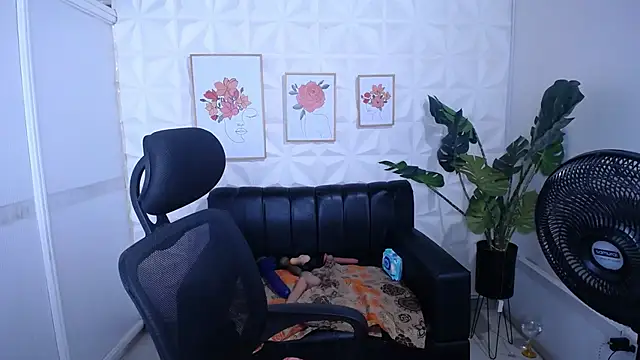 Valentinaa mature online show from March 17, 8:56 pm