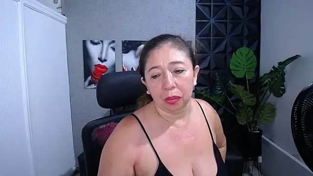 Valentinaa mature online show from May 29, 10:49 pm