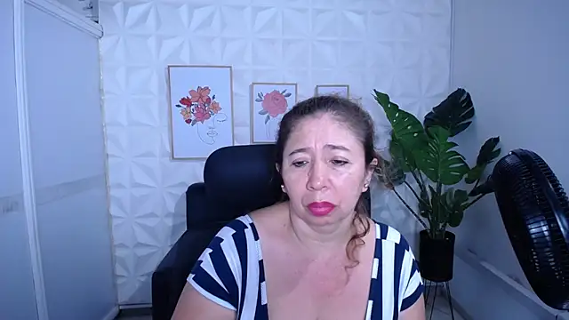 Valentinaa mature online show from October 29, 10:09 pm