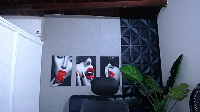 Valentinaa mature online show from March 31, 8:55 pm