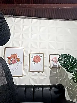 Snapshot of Valentinaa_mature chatting on September 27, 1:01 am Valentinaa mature online show from September 27, 1:01 am