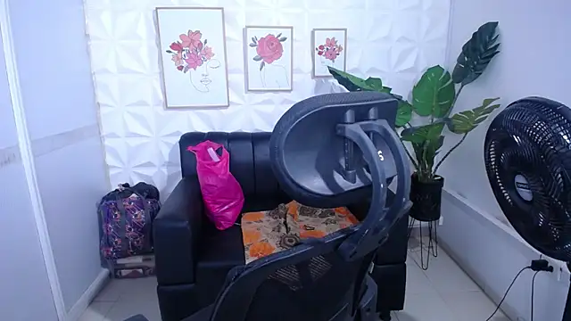 Valentinaa mature online show from November 30, 4:46 am