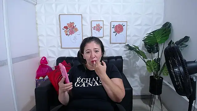 Snapshot of Valentinaa_mature chatting on March 14, 7:23 pm Valentinaa mature online show from March 14, 7:23 pm