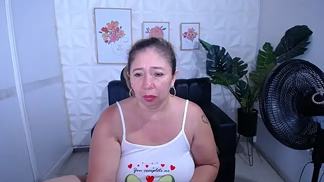 Valentinaa mature online show from March 23, 8:41 pm