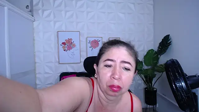 Valentinaa mature online show from November 17, 11:31 pm