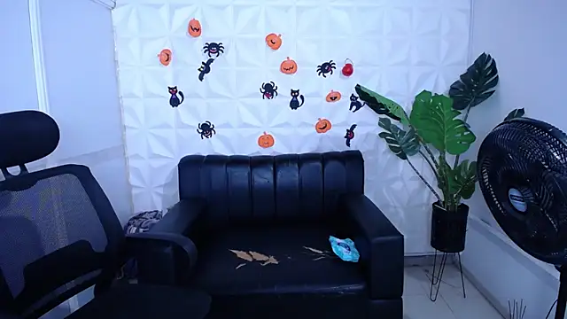 Snapshot of Valentinaa_mature chatting on October 17, 10:33 pm Valentinaa mature online show from October 17, 10:33 pm