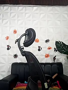 Snapshot of Valentinaa_mature chatting on October 6, 12:01 am Valentinaa mature online show from October 6, 12:01 am