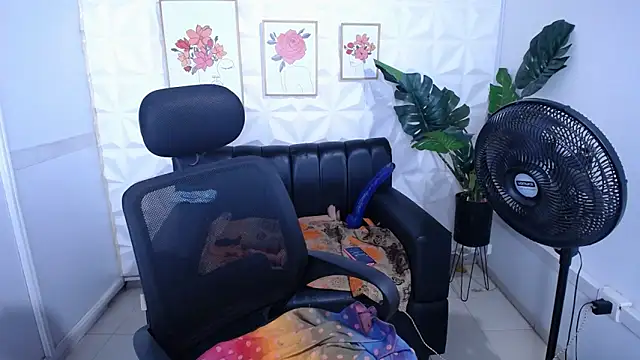 Snapshot of Valentinaa_mature chatting on February 5, 10:22 am Valentinaa mature online show from February 5, 10:22 am