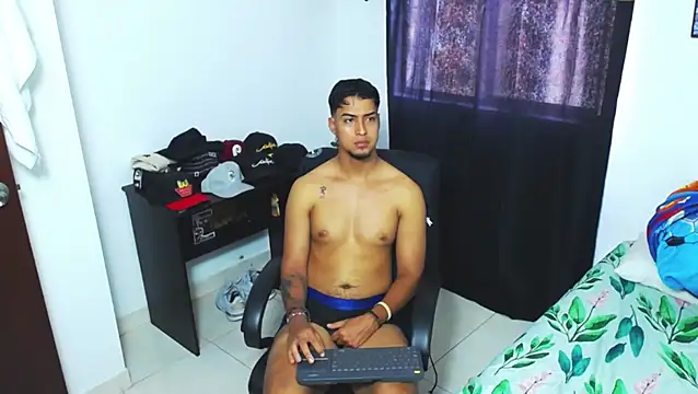 Snapshot of matias_bianco chatting on January 4, 7:02 pm matias bianco online show from January 4, 7:02 pm