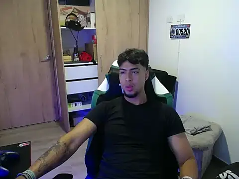 Snapshot of matias_bianco chatting on September 15, 10:32 pm matias bianco online show from September 15, 10:32 pm