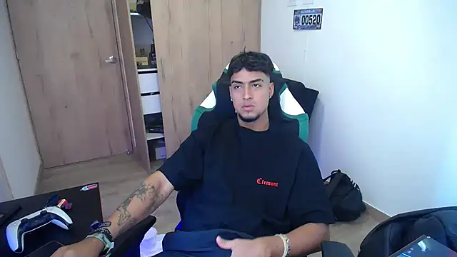 Snapshot of matias_bianco chatting on September 18, 7:06 pm matias bianco online show from September 18, 7:06 pm