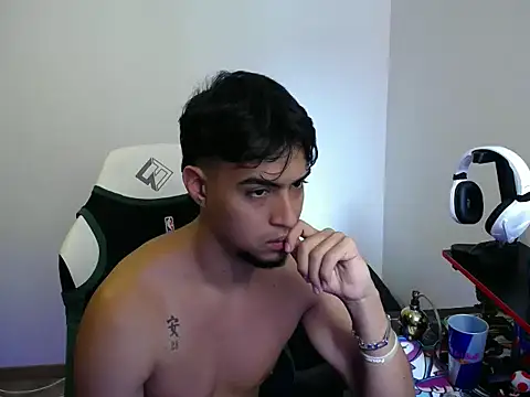 Snapshot of matias_bianco chatting on November 16, 8:24 pm matias bianco online show from November 16, 8:24 pm