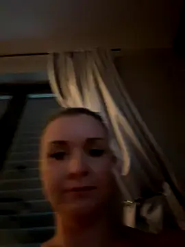 Snapshot of Bella-Tight chatting on October 10, 5:41 am Bella-Tight online show from October 10, 5:41 am