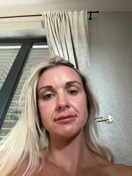 Snapshot of Bella-Tight chatting on June 27, 7:47 am Bella-Tight online show from June 27, 7:47 am