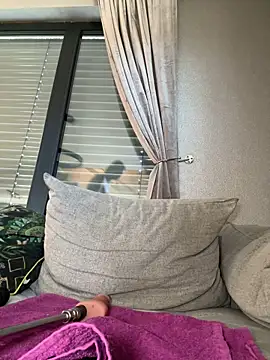 Bella-Tight online show from April 8, 8:05 am