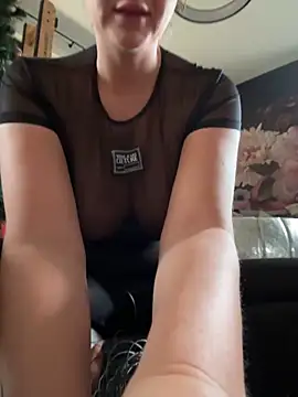 Snapshot of Bella-Tight chatting on November 20, 9:21 am Bella-Tight online show from November 20, 9:21 am