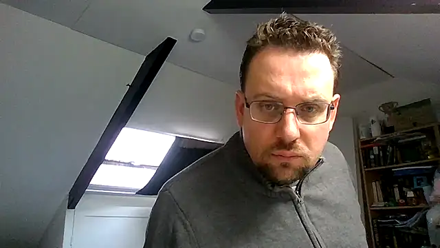 Snapshot of rdewaard81 chatting on October 8, 7:43 am rdewaard81 online show from October 8, 7:43 am