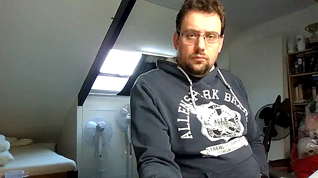 Snapshot of rdewaard81 chatting on November 21, 8:02 am rdewaard81 online show from November 21, 8:02 am