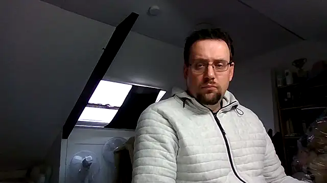 Snapshot of rdewaard81 chatting on November 25, 2:06 pm rdewaard81 online show from November 25, 2:06 pm