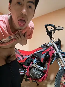 Snapshot of Alexander9827 chatting on December 1, 12:11 am Alexander9827 online show from December 1, 12:11 am