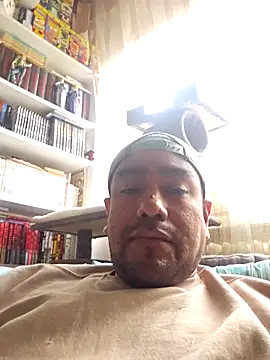 Snapshot of Motherandson chatting on March 4, 9:50 am Motherandson online show from March 4, 9:50 am