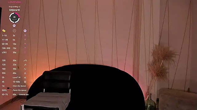 LizzHamilton   online show from November 23, 5:12 pm