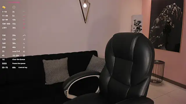 Snapshot of LizzHamilton__ chatting on February 23, 8:53 pm LizzHamilton online show from February 23, 8:53 pm