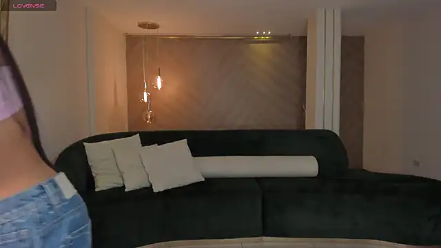 LizzHamilton   online show from September 9, 8:51 pm
