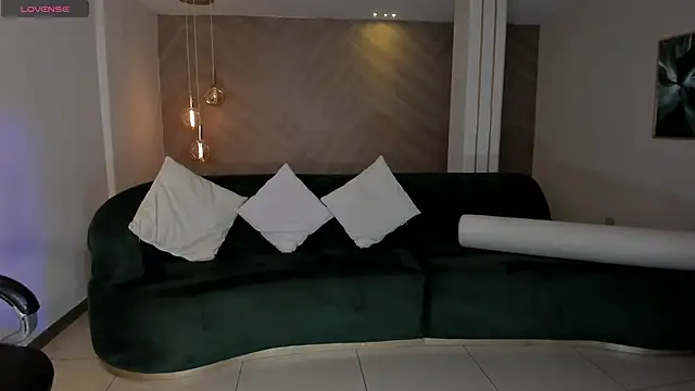 Snapshot of LizzHamilton__ chatting on December 17, 5:40 pm LizzHamilton online show from December 17, 5:40 pm