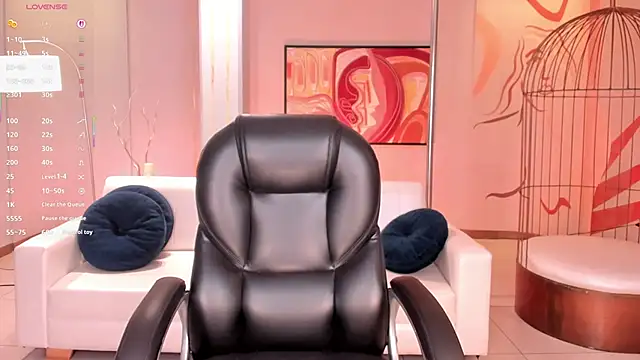 LizzHamilton   online show from November 27, 8:31 pm