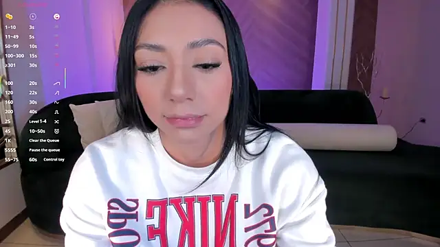 LizzHamilton   online show from October 17, 9:27 pm