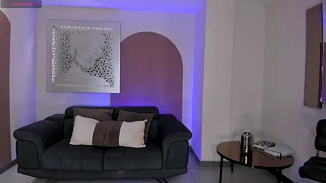 Snapshot of LizzHamilton__ chatting on December 21, 6:31 pm LizzHamilton online show from December 21, 6:31 pm