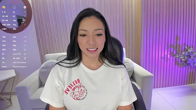 LizzHamilton   online show from March 11, 8:31 pm