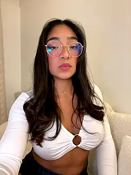 Snapshot of Bellafr chatting on October 17, 5:37 pm Bellafr online show from October 17, 5:37 pm