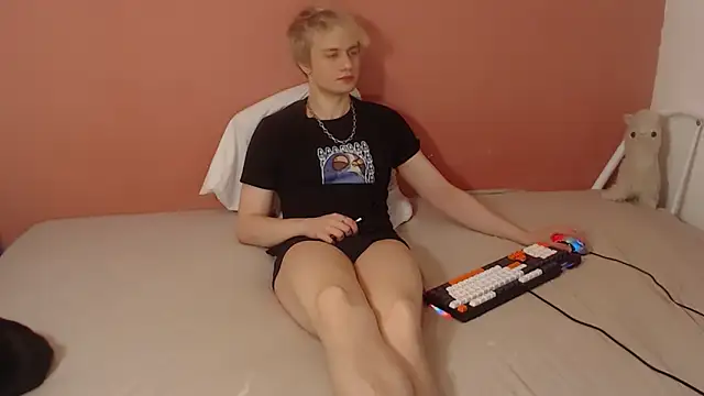 Oliver sweet  online show from April 15, 1:11 am