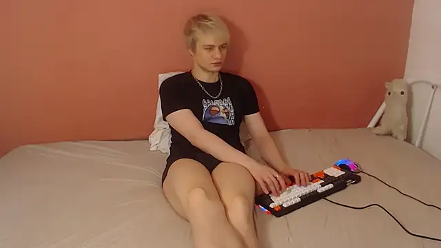 Oliver sweet  online show from April 14, 12:59 am