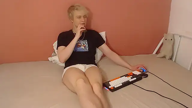 Oliver sweet  online show from April 7, 12:56 am