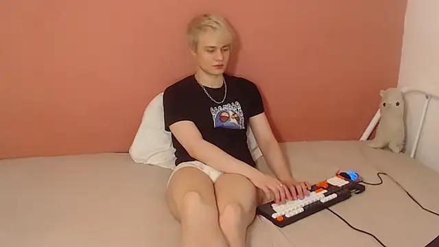 Oliver sweet  online show from March 13, 11:54 pm