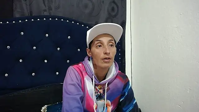 Snapshot of anyu1306 chatting on March 1, 2:26 am anyu1306 online show from March 1, 2:26 am