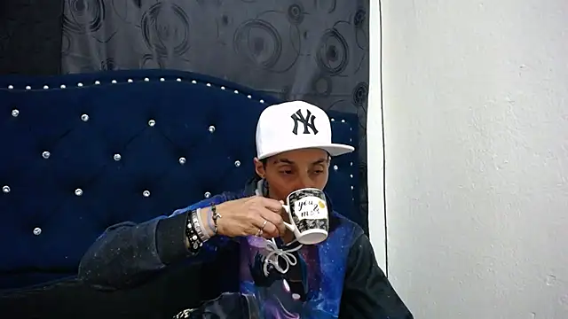 Snapshot of anyu1306 chatting on February 26, 3:03 am anyu1306 online show from February 26, 3:03 am