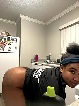 Snapshot of creamdreammmm chatting on December 17, 4:39 am creamdreammmm online show from December 17, 4:39 am