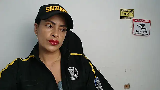 Snapshot of susana07 chatting on May 29, 11:27 am susana07 online show from May 29, 11:27 am
