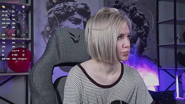 ReiYosimoto online show from February 19, 3:31 pm