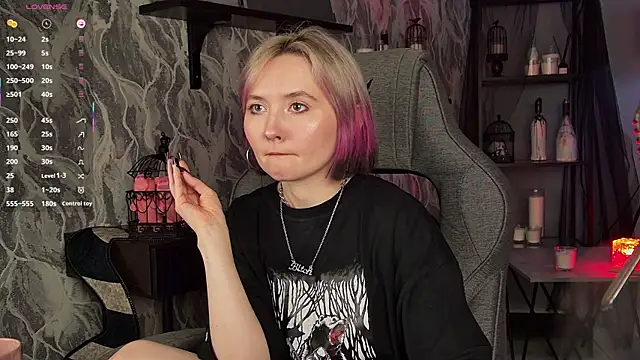 ReiYosimoto online show from April 20, 2:18 pm