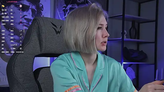 ReiYosimoto online show from February 22, 5:47 pm