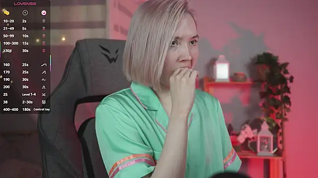 ReiYosimoto online show from November 18, 5:49 pm