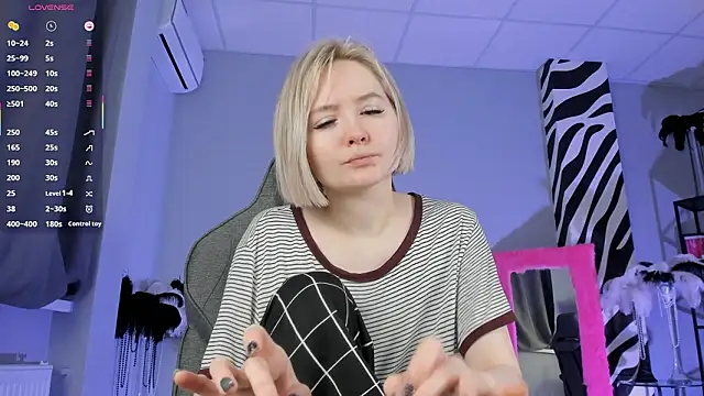 ReiYosimoto online show from February 20, 4:42 pm